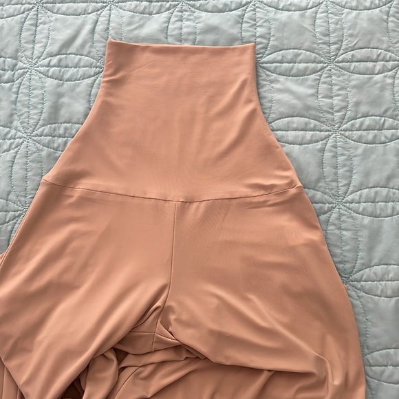 Norma Kamali Elephant Pant XXS in Tan color - Picture 2 of 6